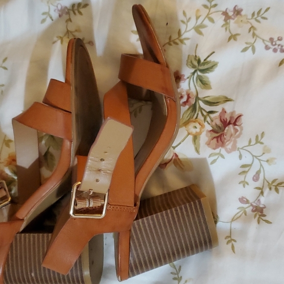 Sandals - Picture 2 of 4